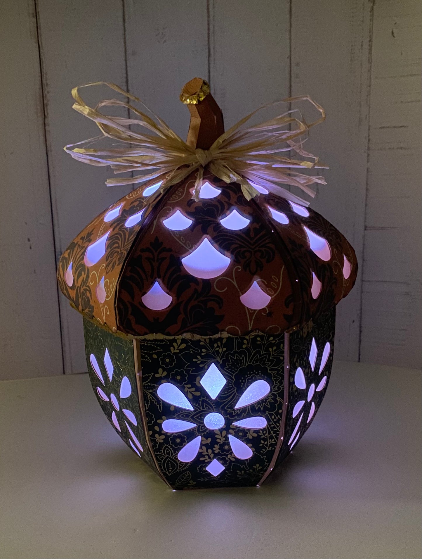 Acorn luminary